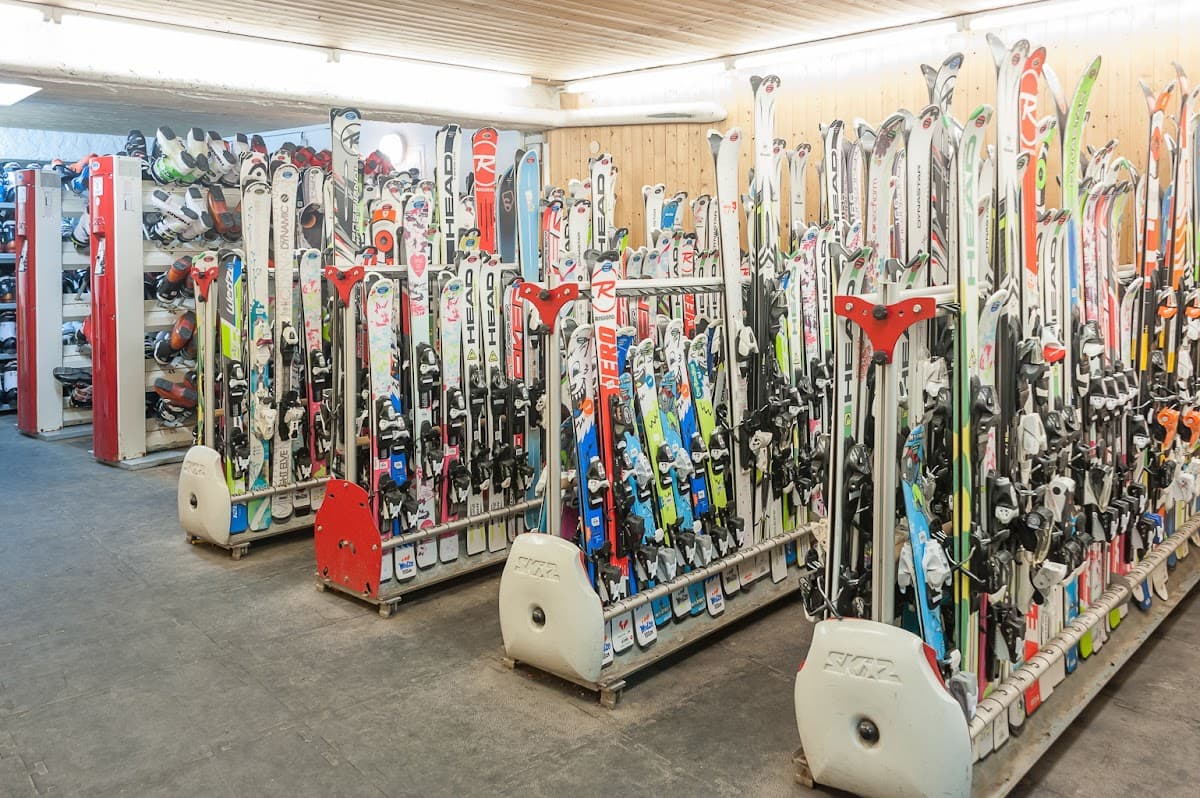 Skimium - PLANETE GLISSE 360 Les Gets, ski rental shop in Les Gets